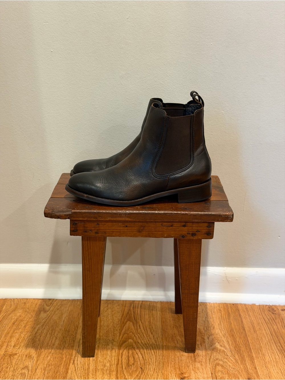 Thursday Boot Company Women's Duchess Chelsea Boot size 10.5